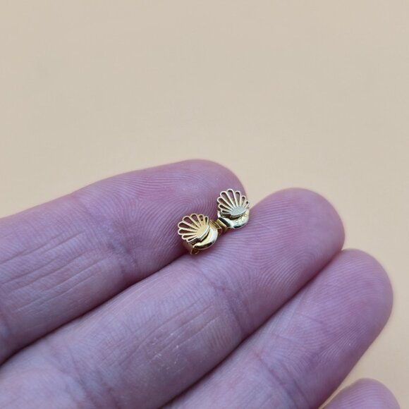 Gold Plated Over Sterling Silver Small Seashell Stud Earrings A5770 - Picture 2 of 5
